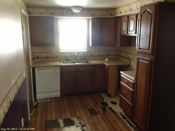 3rd image of 6870 Stonehurst Dr