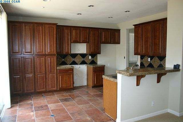 2nd image of 221 Whispering Oaks Ct