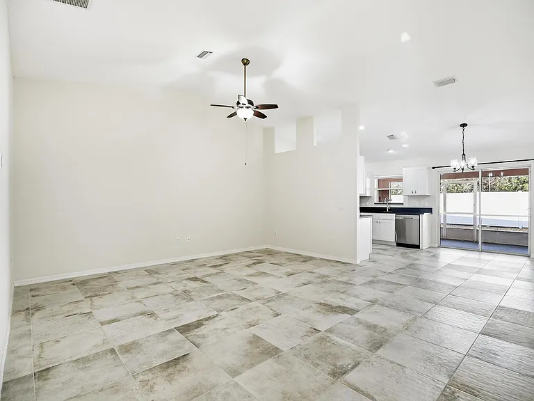 57 Raintree Pl #B — Photo 6