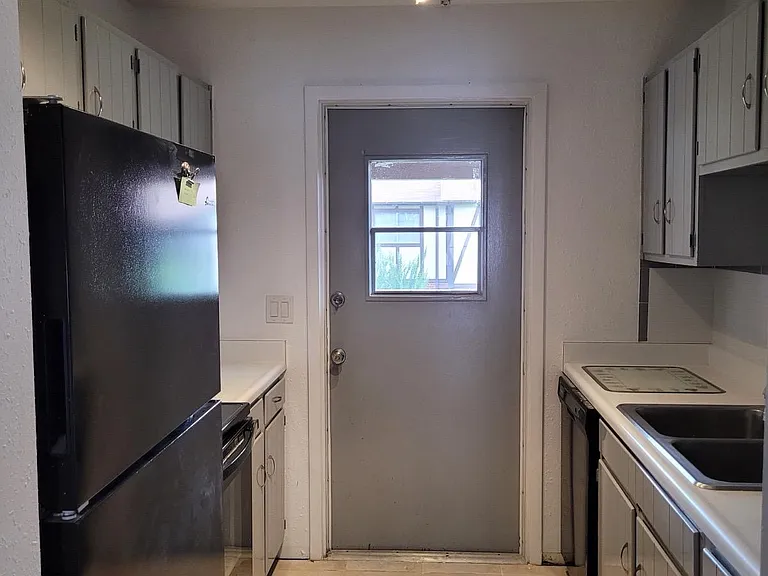 5329 Hansel Ave #B-4 — Photo 6