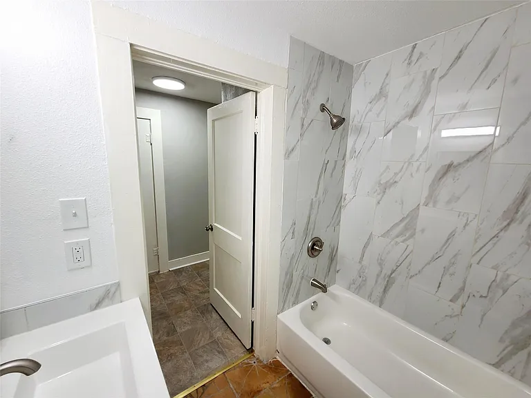 5734 Worth St — Photo 11