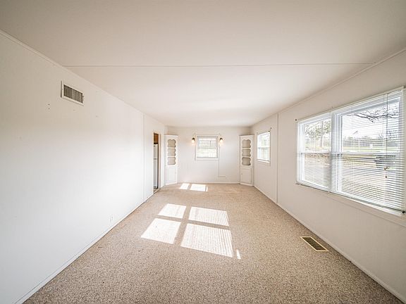 5th image of 3924 Pecan Dr