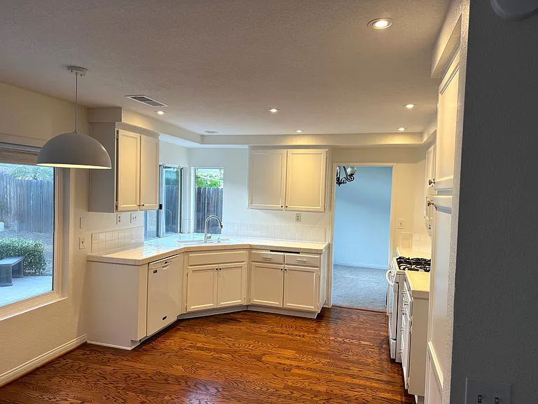 720 Avenida Amigo — Photo 2