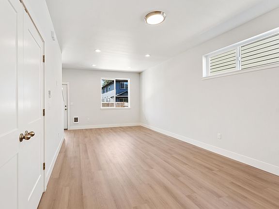 5th image of 930 Molalla Ave #1