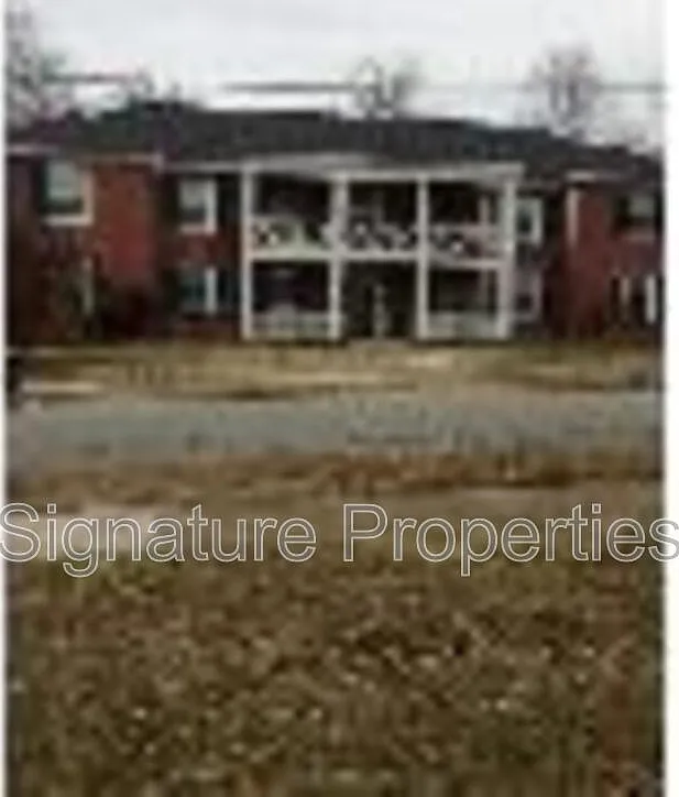 3 bed, 2.0 bath, $925 — Photo 1