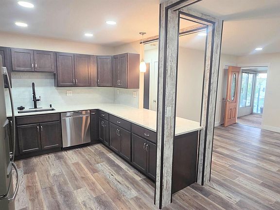 4th image of 137 King Ct