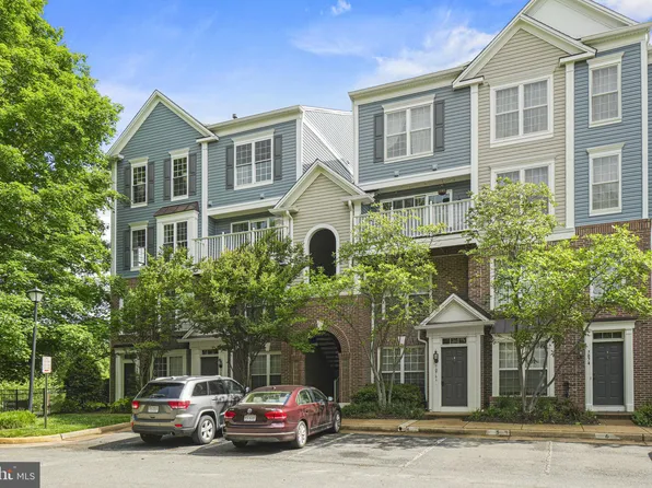 7078 Falls Reach Dr APT 303, Falls Church, VA 22043
