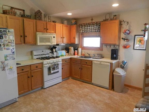 5th image of 32 Blair Dr