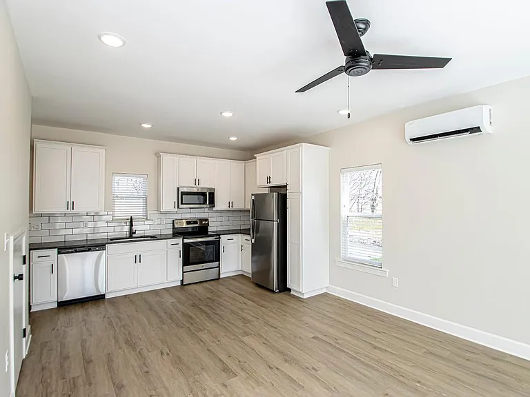 403 Parker St #A — Photo 4