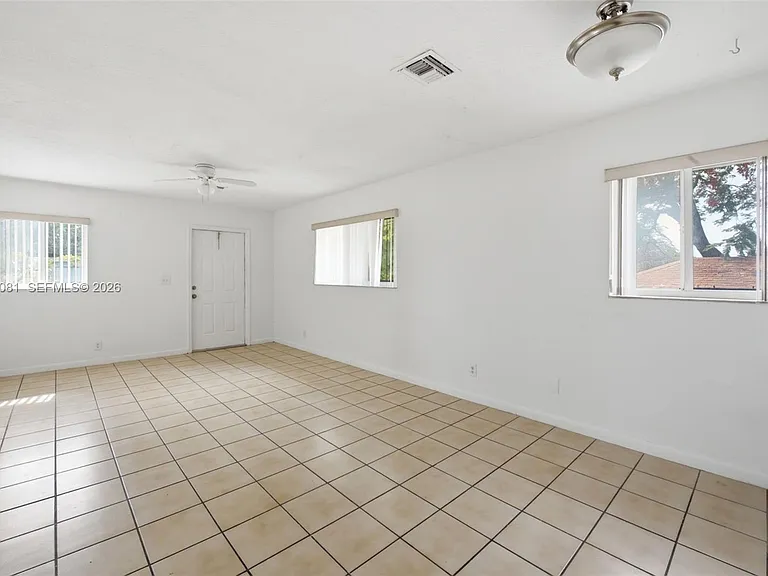 7521 NW 1st Ave #7523 — Photo 3