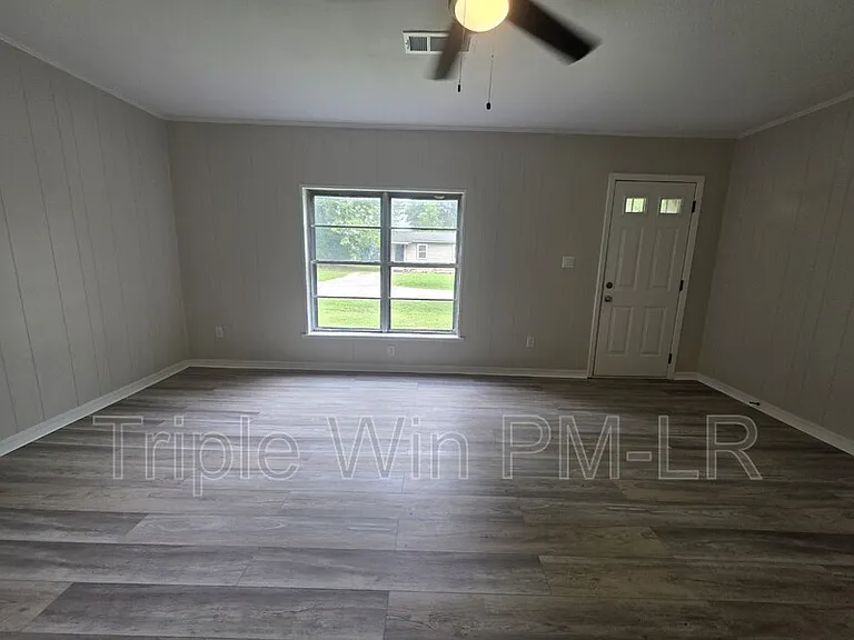 104 E Georgia St — Photo 11