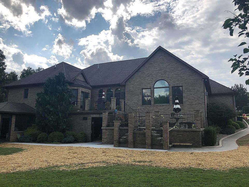 2nd image of 1515 Breezewood Ct