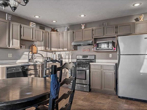 4th image of 28 Parkshores Dr