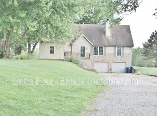 2111 Crescent Dr, Liberty, MO 64068