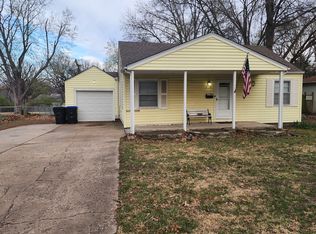 2206 SW Moundview Dr, Topeka, KS 66614