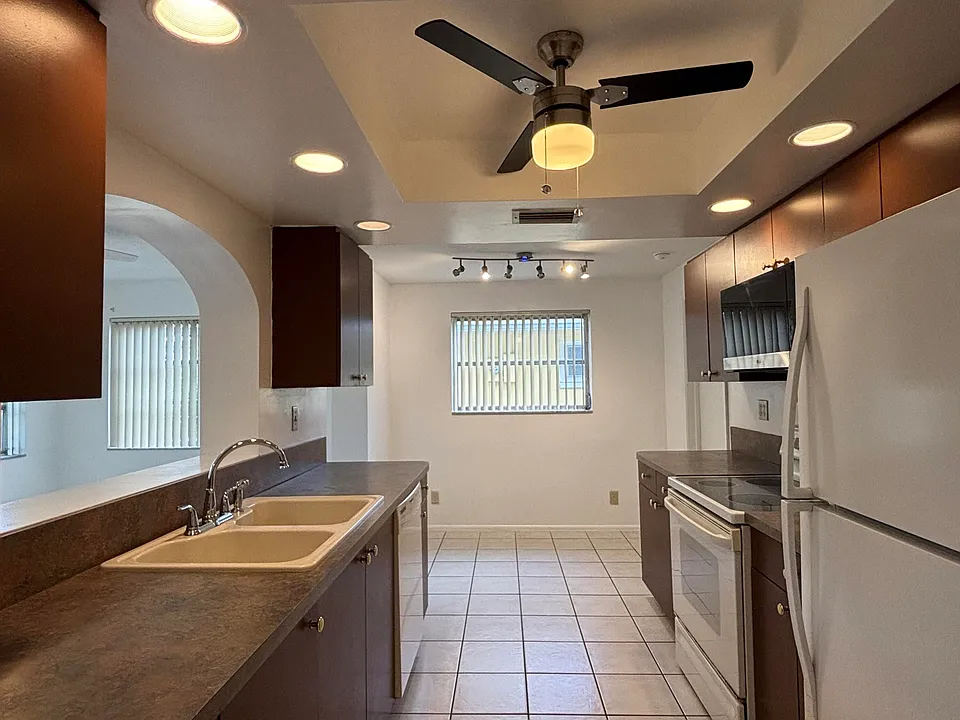 5611 NW 49th Ter