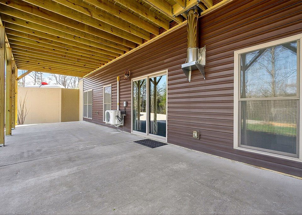 16th image of 138 Effie Allen Ln
