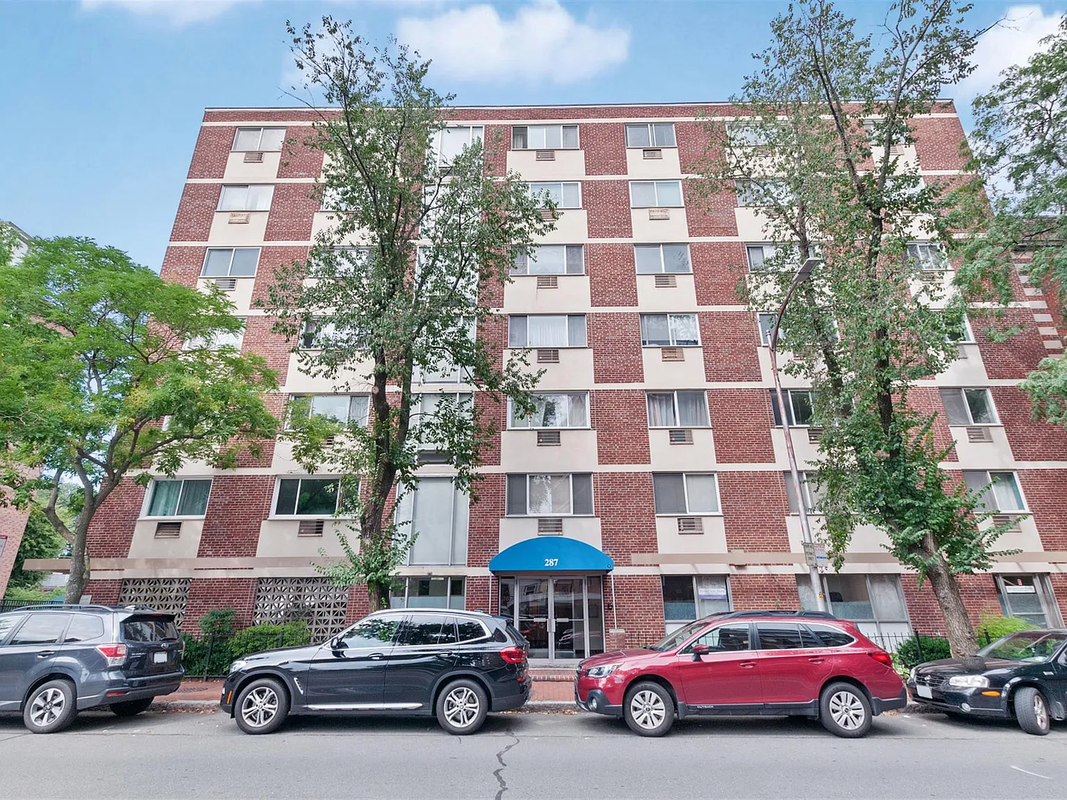 3 bed, 1300 sqft, $4,500 — Photo 3