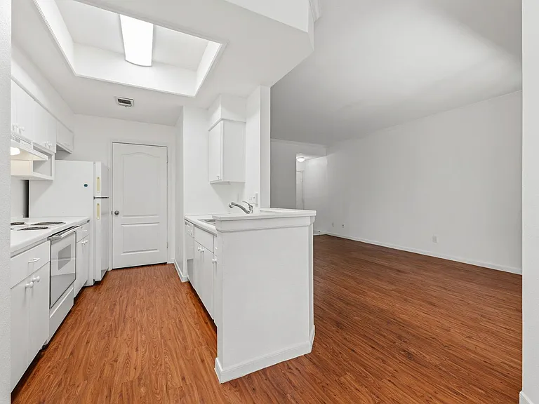 6000 Shepherd Mountain Cv #1605 — Photo 32