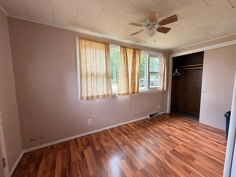 311 Hansen Ave — Photo 2