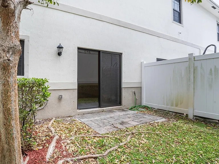 1170 SW 7th Ct #1170 — Photo 32