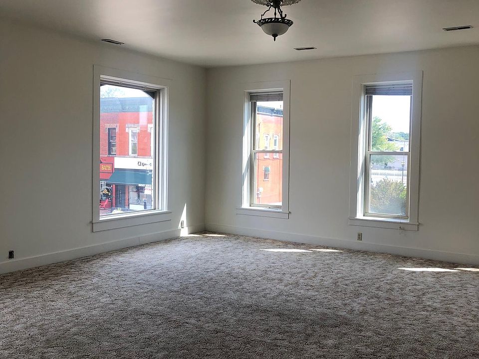 1st image of 101 Commercial St APT A