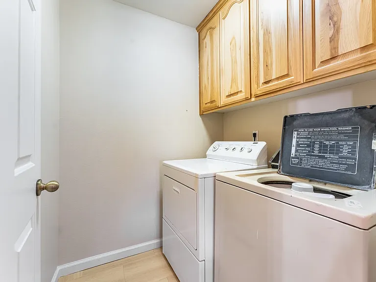 2239 Blitzen Rd — Photo 33