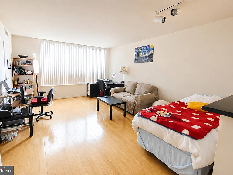 2726 Gallows Rd #901 — Photo 4