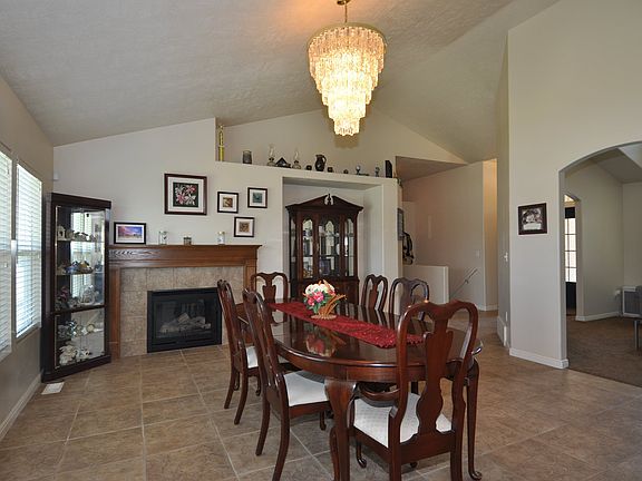 5th image of 5671 N Helm Ln
