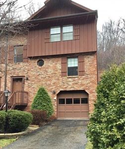 142 Old English Rd, Pittsburgh, PA, 15237