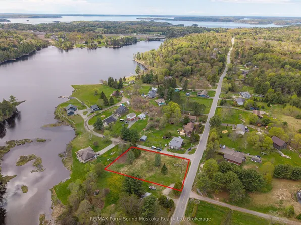 63 Pineridge Dr, McDougall, ON P2A 2W9