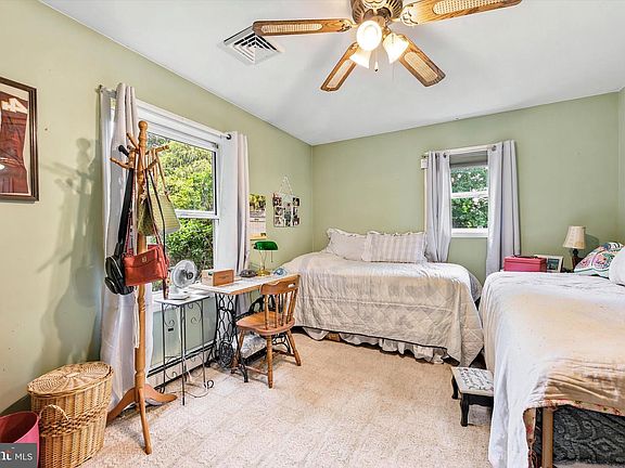 4th image of 10 Homestead Ln