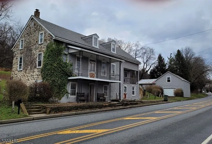 2325 Belvidere Rd photo 1