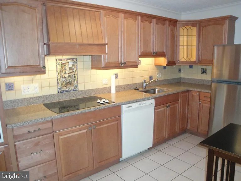 8370 Greensboro Dr #1019 — Photo 12