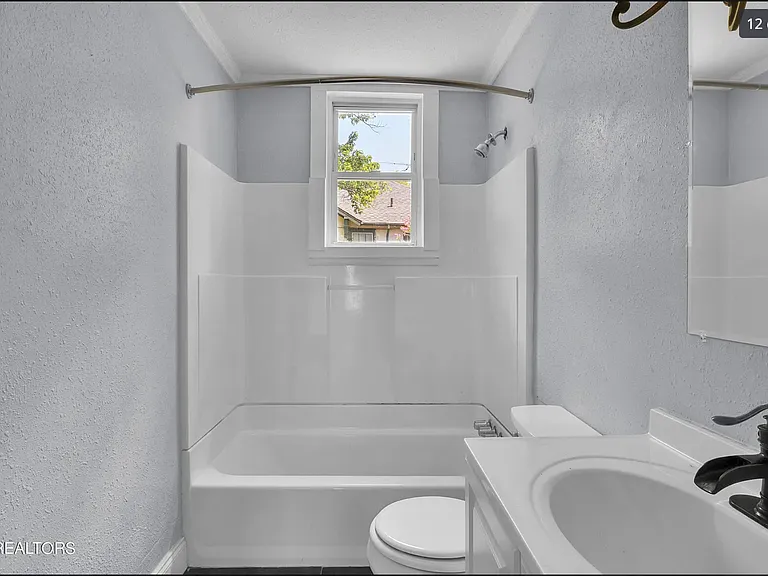 2410 Jefferson Ave — Photo 22