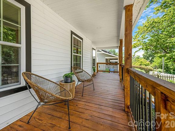 4th image of 131 Woodrow Ave