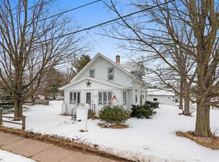 216 E Ann St, Weyauwega, WI 54983