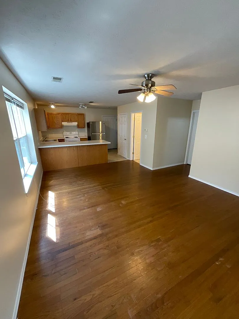 *2027* 4 Bed!! Big Group Option 18-20!! — Photo 2