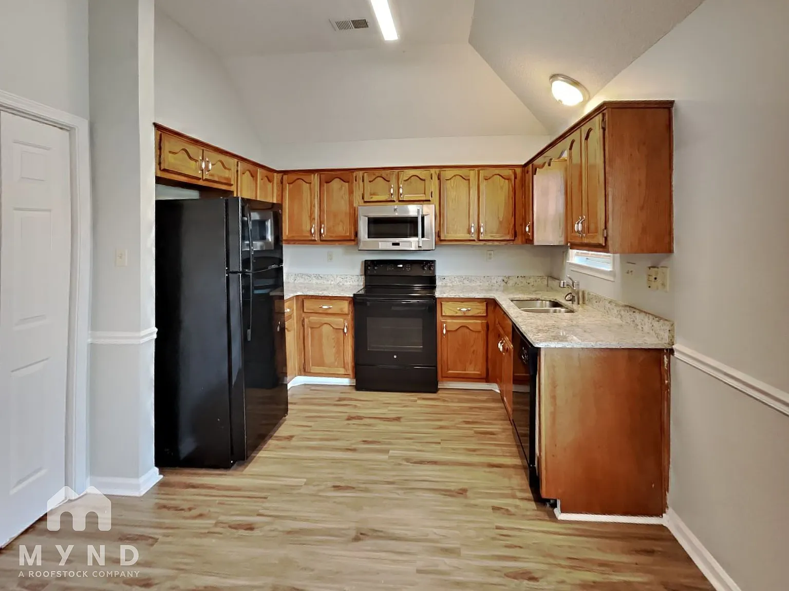 3 bed, 2.0 bath, 1430 sqft, $1,795 — Photo 4