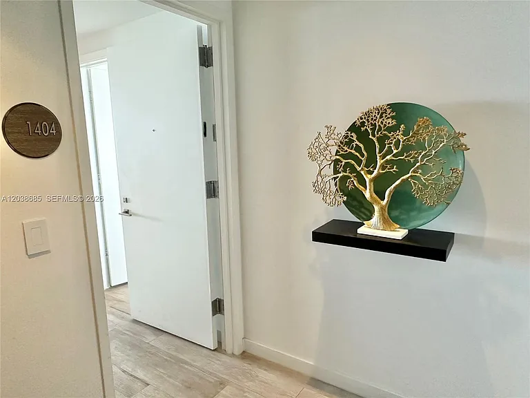 650 NE 32nd St #1404 — Photo 3