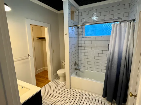 736 E 34th St, Savannah, GA 31401