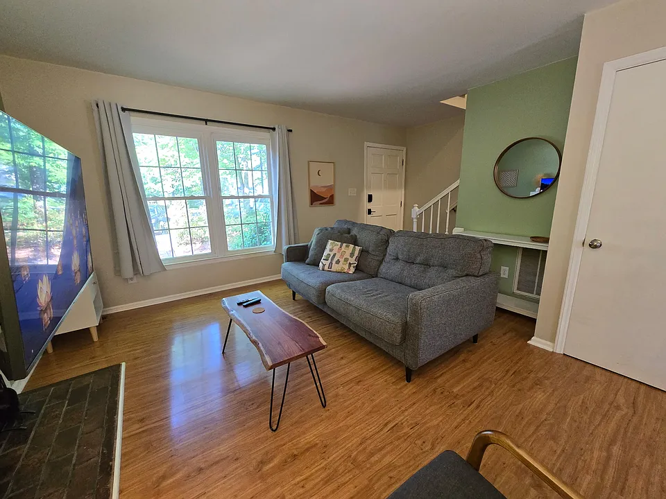 807 Flintwood Ct