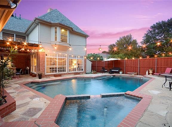 5th image of 801 Lochmoor Ln