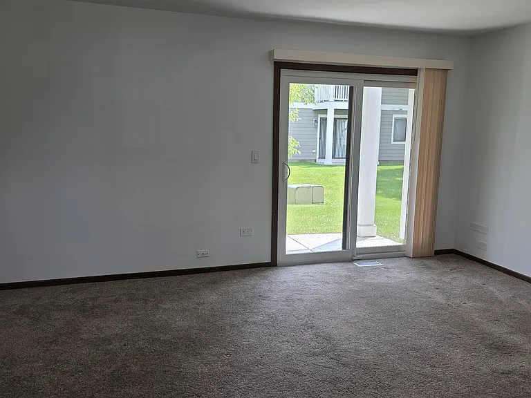951 Glouchester Cir — Photo 7