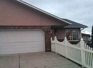 4234 Nola Loop Rd #B, Yakima, WA 98901