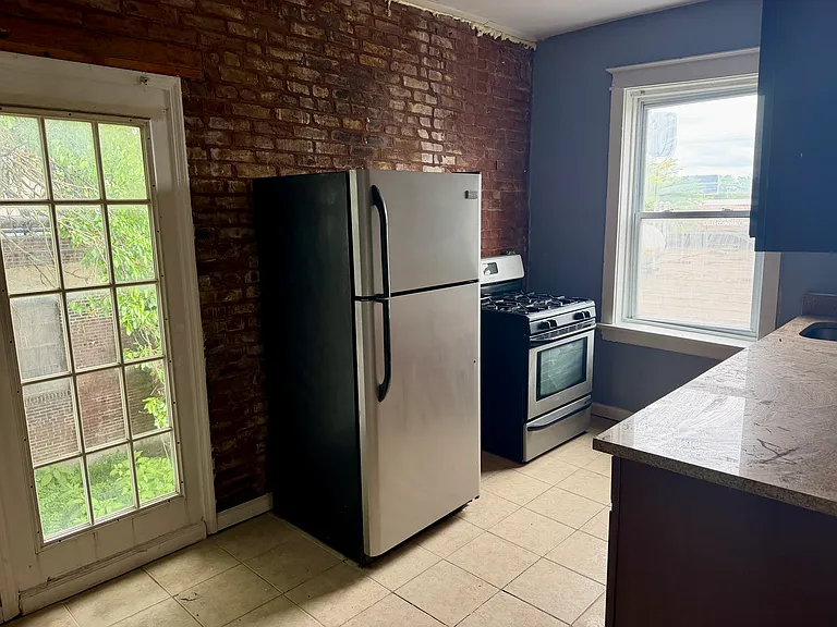 907 S Sarah St #2F — Photo 10
