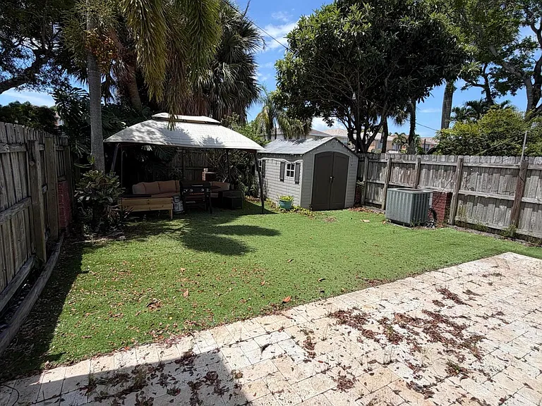 806 NW 41st Ct — Photo 10