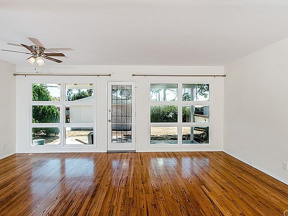 3rd image of 10957 Laurel Canyon Blvd
