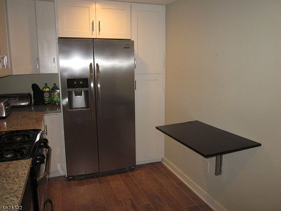 4th image of 914 Oak St