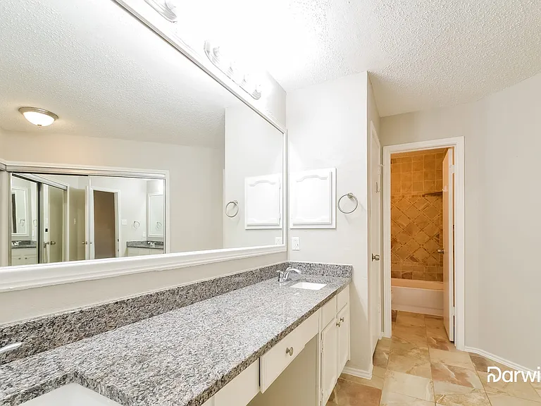 905 Sandhurst Dr — Photo 11
